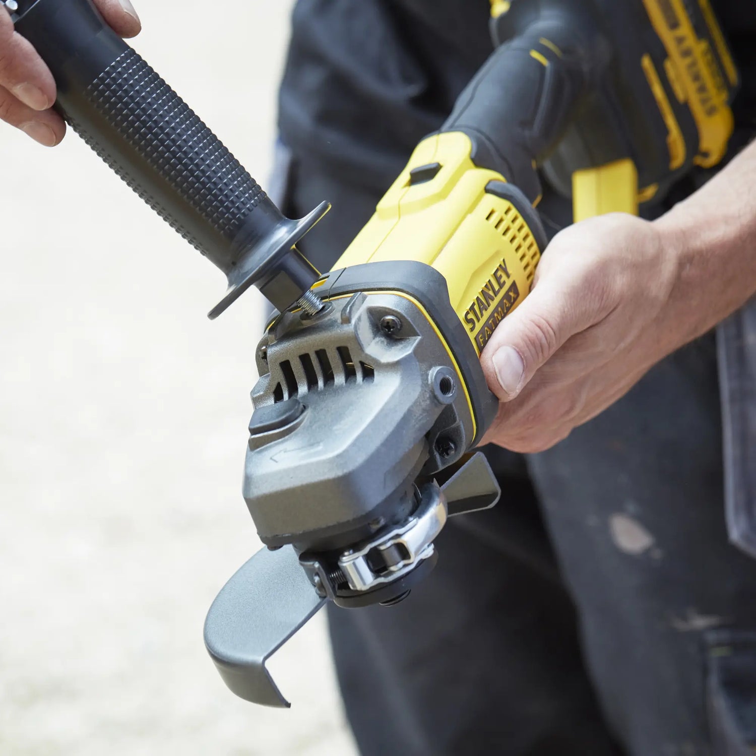 Smerigliatrice Angolare Stanley SFMCG400M2K