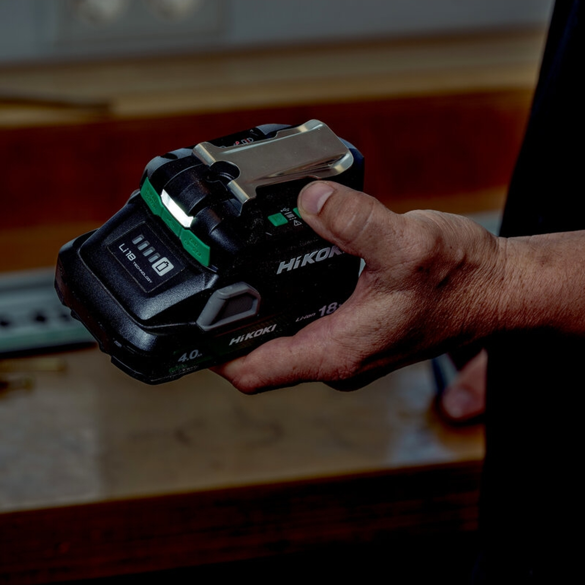 UC18DAW4Z – HiKOKI UC18DAW4Z 18V USB-Adapter und Ladegerät – Bild 4