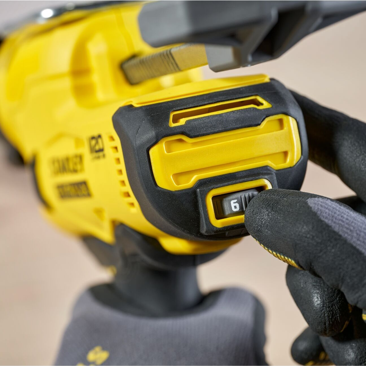 Pistola per Silicone Stanley FatMax SFMCE600B-XJ 18V