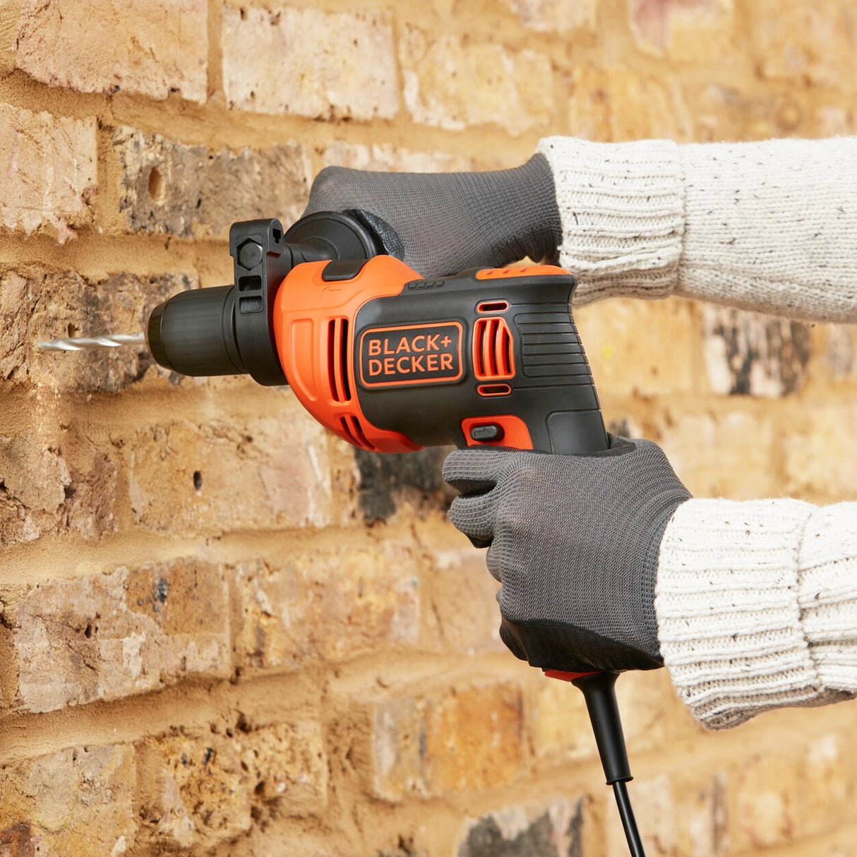 Trapano a percussione Black+Decker BEH710K-QS 710W