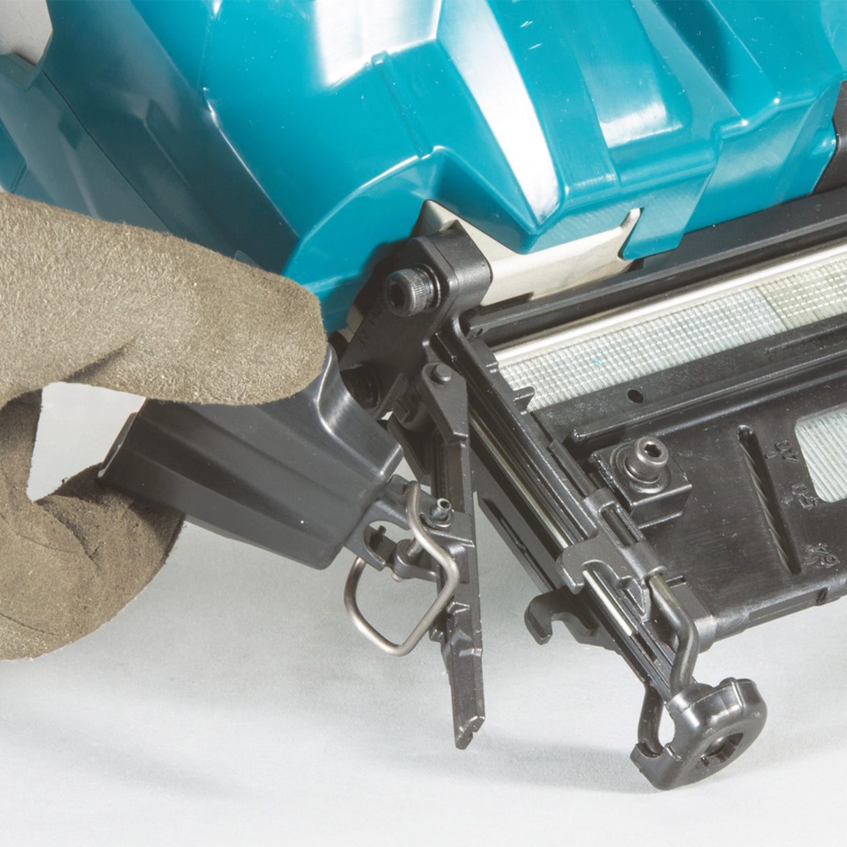 Groppinatrice Makita DBN600ZJ 18V
