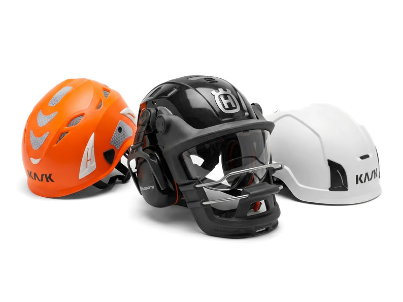 Helme und Mützen