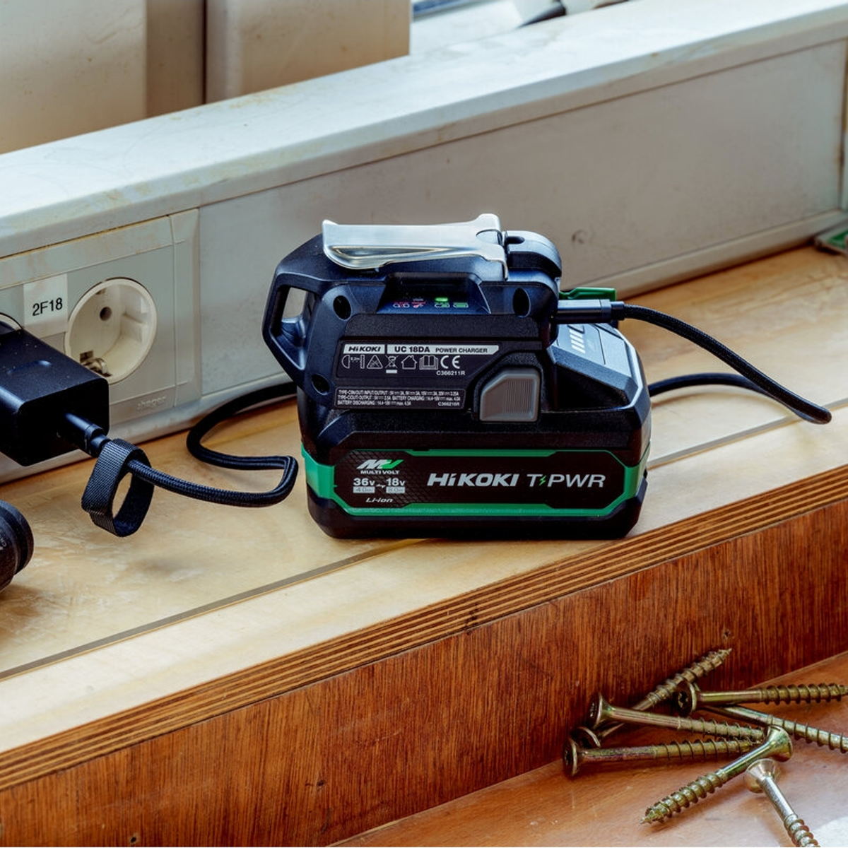 UC18DAW4Z – HiKOKI UC18DAW4Z 18V USB-Adapter und Ladegerät – Bild 2