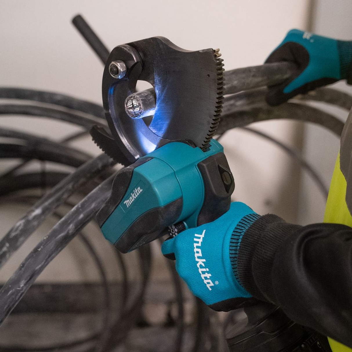 Tranciacavi Makita DTC102ZK 18V