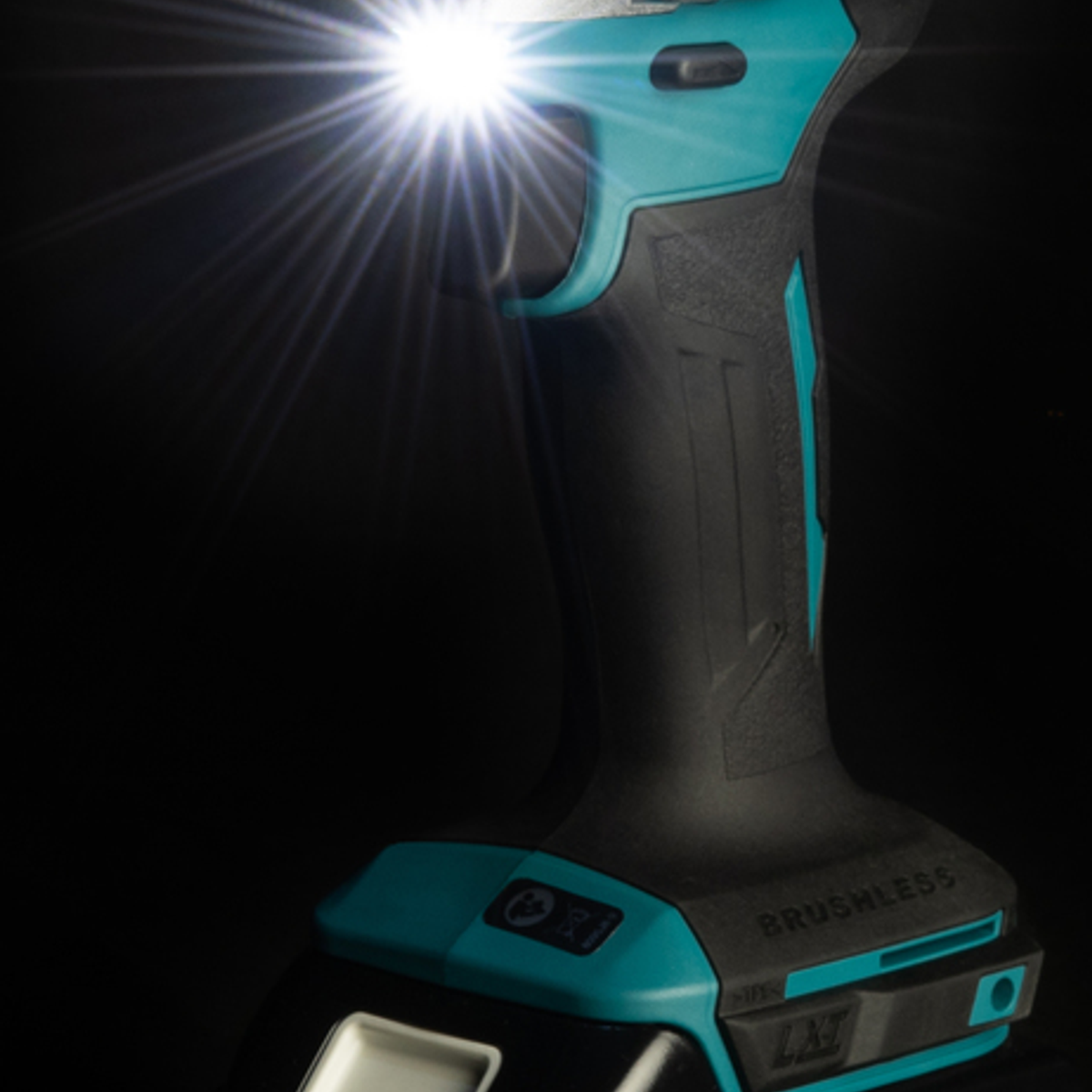 Chiave a Impulsi Makita DTW210Z 18V